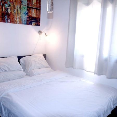 Central Apartment With Shelter Room -1 Bedroom & Living Room And Balcony Tel Aviv Buitenkant foto