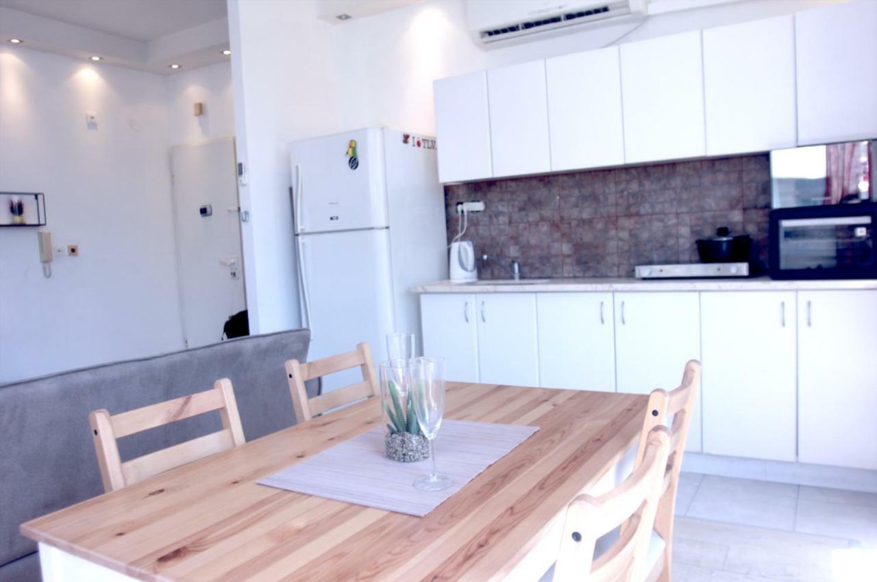 Central Apartment With Shelter Room -1 Bedroom & Living Room And Balcony Tel Aviv Buitenkant foto