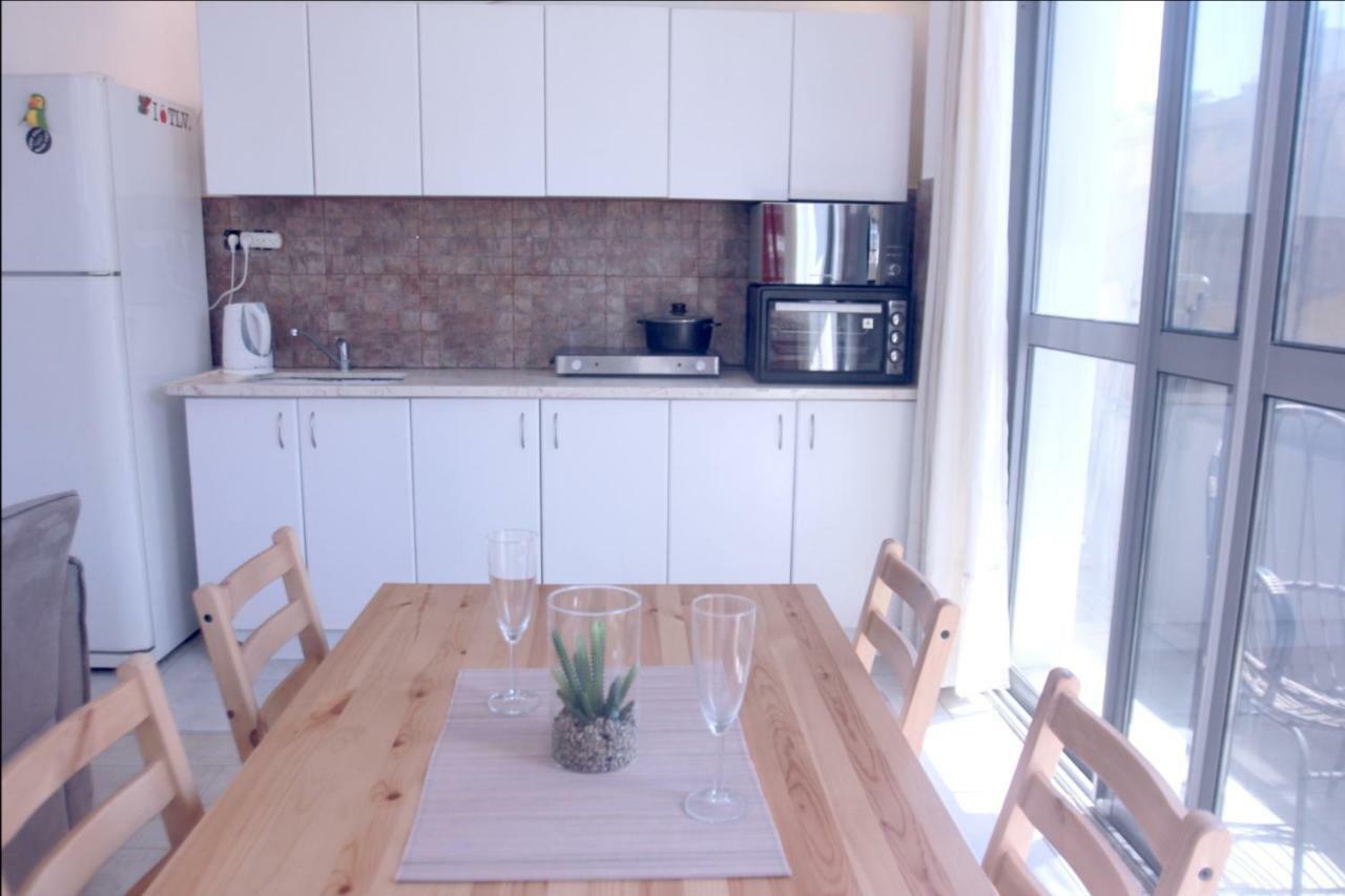 Central Apartment With Shelter Room -1 Bedroom & Living Room And Balcony Tel Aviv Buitenkant foto